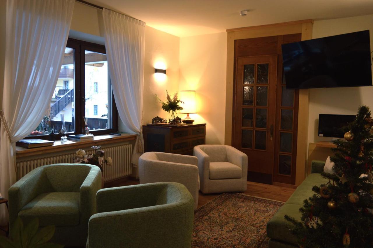 Hotel Wanda Pinzolo Exteriör bild