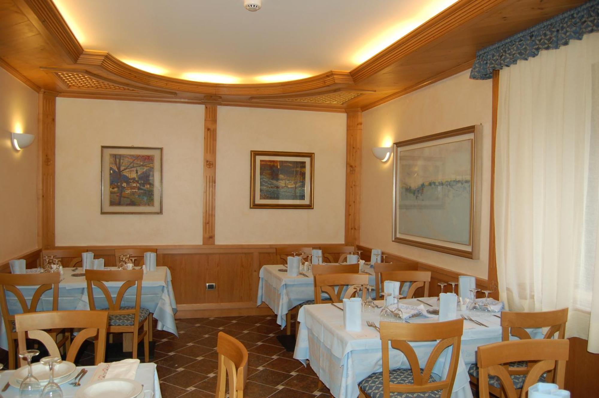 Hotel Wanda Pinzolo Exteriör bild