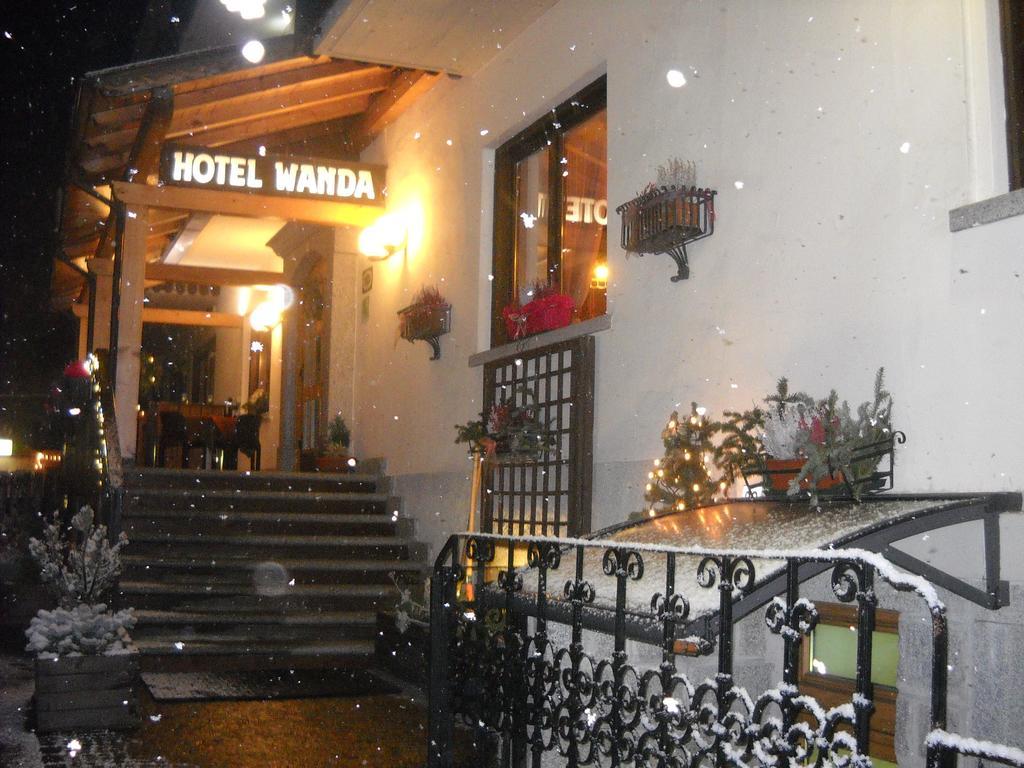 Hotel Wanda Pinzolo Exteriör bild