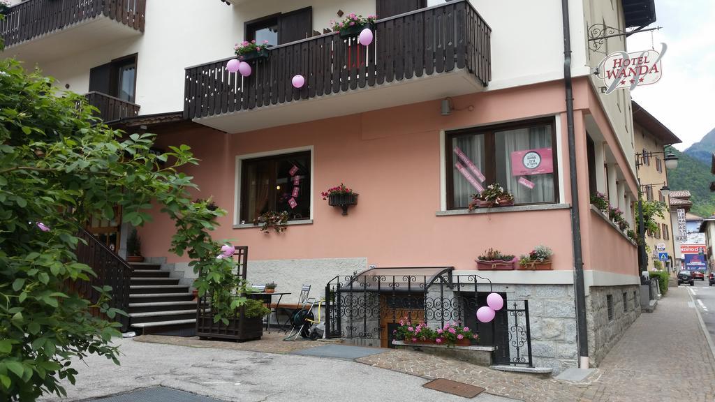 Hotel Wanda Pinzolo Exteriör bild